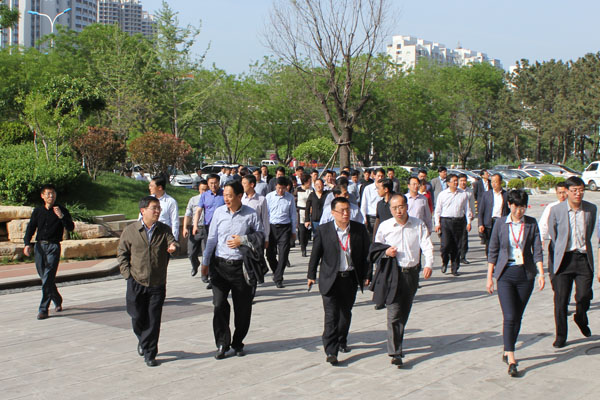 威海市镇街道党委书记参观团考察联桥集团